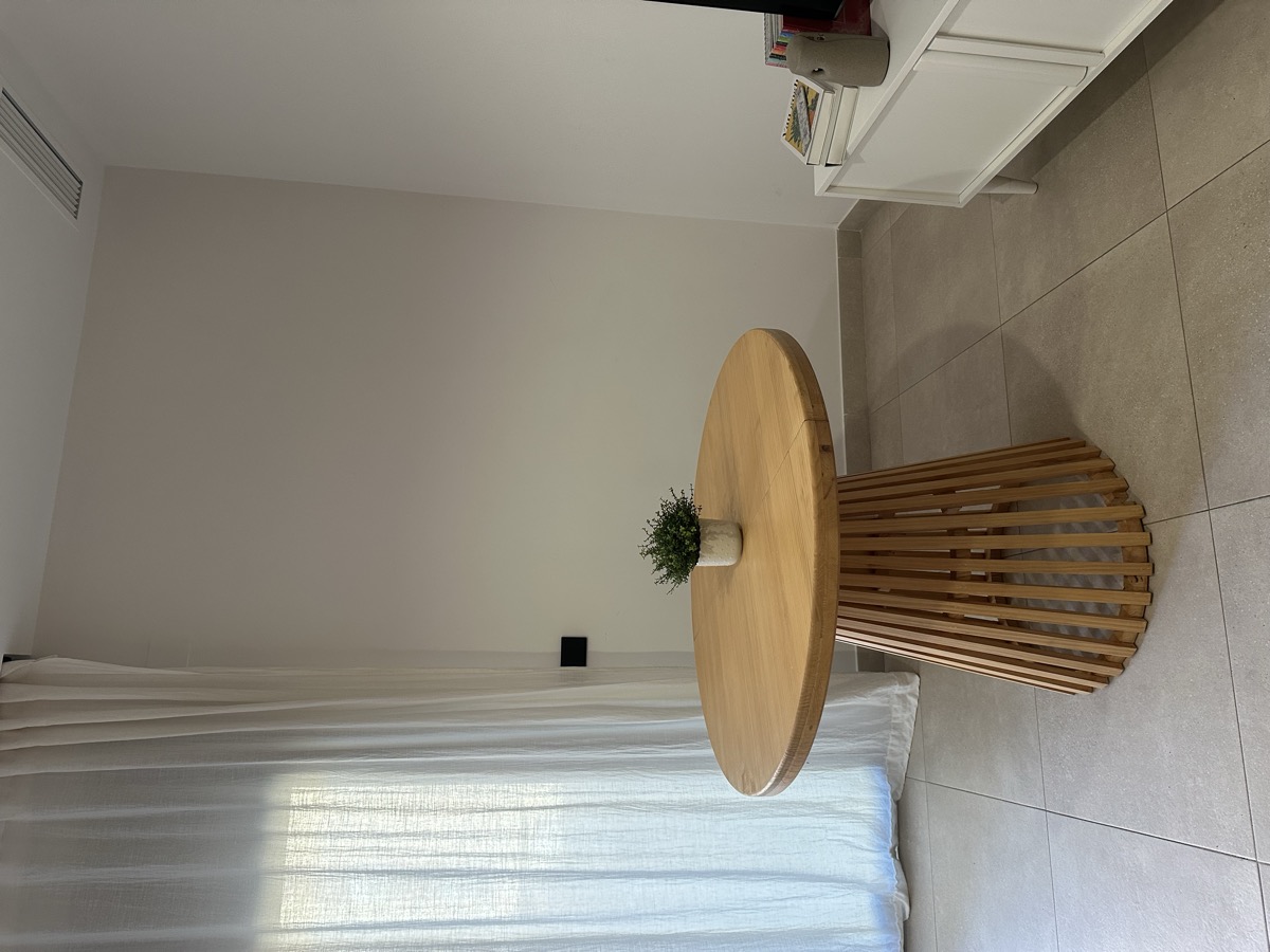 Mesa redonda en contexto