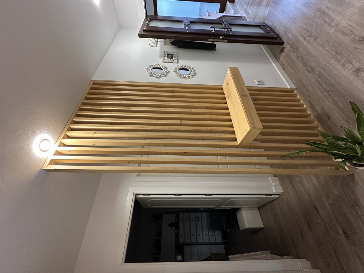 Cabecero de listones de madera