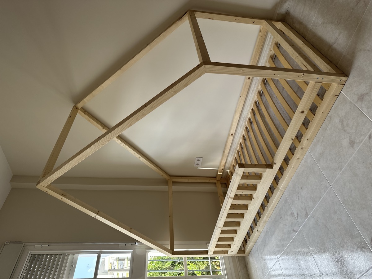 Cama infantil tipo casita