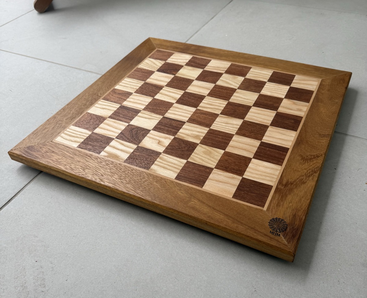 Tablero de ajedrez artesanal